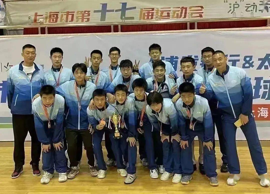 米乐体育直播-包含勇往直前，手握铜牌满怀希望的词条